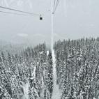 En Canadá, se encuentra uno de los teleféricos más asombrosos del mundo, no apto para personas que sufren vértigo. Conecta la montaña de Whistler con la de Blackcomb. De sus 4,4 kilómetros, más de la mitad se realizan sin ningún tipo de ...
