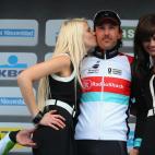 5c8a80c33b000070066c0c6c