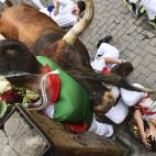 5c8a80f1360000ba1a6b8c33