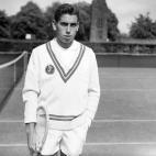 Manuel Santana (Photo by Barratts/PA Images via Getty Images)