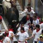 5c8af273240000f404a3f032