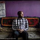 Kenia. Mayo 2013. "Estoy muy expuesto en los medios. He recibido incontables amenazas de muerte por email, teléfono y Facebook". Denis, activista gay y editor en la agencia de noticias Identity Kenya.