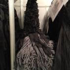 Un vestido a base de fregonas.