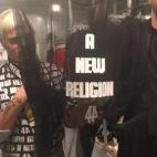 Las letras de su camiseta estaban impresas en 3D.