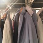 Sus cuellos, con volúmenes creados a partir de piezas de plástico.