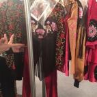 Cazadoras bombers con acabados de mantones de manila.