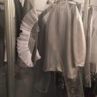 Pantalones transparentes y shorts de tapicería.