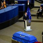 5c8aeda72500000d04c9defc