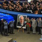 5c8aedb4230000d50423eeaf