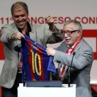 5c8aedb7240000f7054cae29