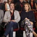 5c8aedb9240000f404a3ea17