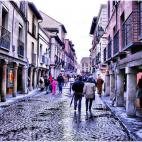 Cerramos nuestra lista con una gran indecisi&oacute;n, y es que Madrid cuenta con muchas calles bonitas, aunque nos hemos decidido por esta, en Alcal&aacute; de Henares. &iquest;Por qu&eacute;? Pues por lo que significa para la histori...