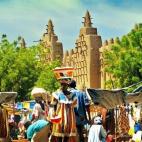 Su historia comienza en el siglo IX, aunque no fue hasta el siglo XIV cuando se convirtió en una ciudad de gran importancia comercial. Lo que de verdad interesa de ella es su centro histórico, Patrimonio de la Humanidad desde 1988. Ver más ...