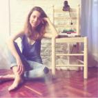 Leticia Dolera posa junto a su aportación