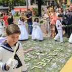 Paula Echevarr&iacute;a en la procesi&oacute;n del Corpus Christi en la que sali&oacute; su hija Daniella por Cand&aacute;s, Asturias, el 18 de junio de 2017.