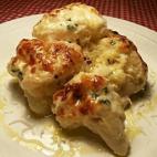 Lleva cardamomo, nuez moscada, laurel y queso idiazabal. Puedes ver aquí la receta.