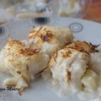 También llevan patatas medianas y queso rallado. En Cookpad puedes encontrar la receta.