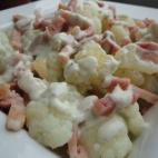 "El plato no resulta muy fuerte ya que la coliflor se come parte del sabor del queso", escribe la autora de este plato. Puedes ver en Cookpad cómo prepararlo.