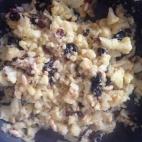 Para añadir contundencia al plato basta con cambiar las ciruelas por bacon. Mira aquí cómo preparar este plato.