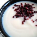 Sólo lleva coliflor, anacardos, caldo de verduras y sal. Mira la receta en Cookpad.