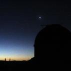 A tan solo tres kil&oacute;metros de la ciudad de Combarbala, este impresionante observatorio a 1.100 metros de altura se ha convertido en uno de los principales centros educativos de la provincia de Coquimbo. Se puede visitar de noche y de d&ia...