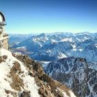 Observar el cielo en una noche despejada sobre los Pirineos, es una experiencia que todos los viajeros recomiendan vivir, sobre todo si es entre nieve. &iexcl;Las vistas son impresionantes por partida doble! Un telef&eacute;rico te transportar&a...