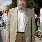 5c8b2a8f240000f404a44156