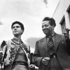 "En la exposición tenemos varias fotos que pertenecen a la serie familiar en las que también aparece su hermana Cristina y Rosa Rolando, que era una pintora americana de la época. Esta con Diego es una de ellas".