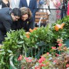 La alcaldesa de Barcelona, Ada Colau y el teniente de alcalde Gerardo Pisarello durante la ofrenda floral del Gobierno de Catalu&ntilde;a en el monumento a Rafael Casanova en Barcelona con motivo de la celebraci&oacute;n de la Diada de Catalu&nt...