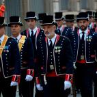 5c8a78ff360000a61b6b83c2