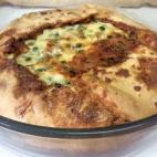 La versi&oacute;n moderna de guisantes con jam&oacute;n est&aacute; envuelta en masa brisa. Aqu&iacute;, la receta completa.