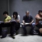 La PAH Sabadell imparte un taller de apoyo para ayudar a las personas afectadas a estudiar las condiciones de su contrato de vivienda.