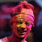 5c8b0ba3250000e203c9ec91