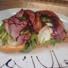 No podr&aacute;s abusar de esta tosta hecha con bacon, huevos y salsa holandesa, pero merece la pena probarla. Consulta aqu&iacute; c&oacute;mo prepararla.