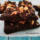 Nada de comprar las barritas en el s&uacute;per. Esta sabrosa receta con d&aacute;tiles, orejones, frutos secos, ch&iacute;a y cacao en polvo es muy f&aacute;cil de hacer. Aprende a hacerlas en aqu&iacute;.