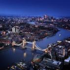 - Usa zapatos cómodos para salir a la calle. Diferentes capas de ropa te ayudarán con el clima cambiante de Londres. (Chris O) - Revisa siempre la cuenta del restaurante, la propina a menudo se incluye en el precio de una comida con el servic...