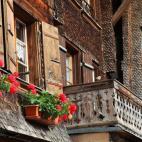 Para ser un lugar de menos de mil habitantes, Rougemont tiene una iglesia del siglo XI de estilo románico y un castillo, ambos declarados monumento nacional. En definitiva, un precioso rincón que muy poca gente tiene la suerte de conocer. Ve...
