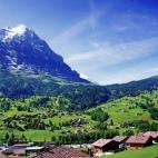 Es un pequeño pueblo alpino, famoso por sus pistas de esquí y por la gran cantidad de rutas de senderismo que parten de él. Teleféricos y funiculares permiten, si el tiempo es bueno, acercarse a las montañas de la zona. Ver más fotos de G...