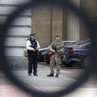 5c8ad6ef240000f404a3c899