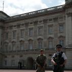 5c8ad6f2240000f404a3c8a7