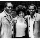 El saxofonista King Curtis, Aretha Franklin y el compositor Joe Tex antes del concierto 'Soul Together' en el Madison Square Garden de Nueva York en junio de 1968.