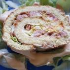 Es una especie de brazo de gitano, pero con hamburguesa dentro. Para hacerlo te har&aacute;n falta estos 12 ingredientes.