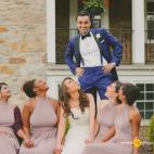 Una clase rápida de posado para las damas de honor.