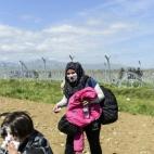 5c8b1b35240000f404a418c6