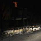 Coches quemados cerca de Mati, en los alrededores de Atenas.