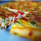 La tortilla es siempre una buena opci&oacute;n para cenar cuando no hay tiempo. Este delicioso plato est&aacute; listo en solo cinco pasos. S&iacute;guelos en CookPad.