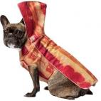 Aquí llega el perrito tocino a salvar el desayuno.