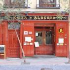 El restaurante Casa Alberto ocupa ahora el local donde supuestamente vivió el escritor alcalaíno.