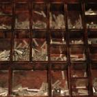 Son pequeñas fichas metálicas con las letras, números y demás grafías grabados.