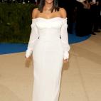 El robo que esta famosa por ser famosa por excelencia sufri&oacute; en Par&iacute;s el pasado octubre parece haber puesto del rev&eacute;s su vida. Asegura ser m&aacute;s prudente, menos capitalista y mostrar menos en redes sociales. Pero d...